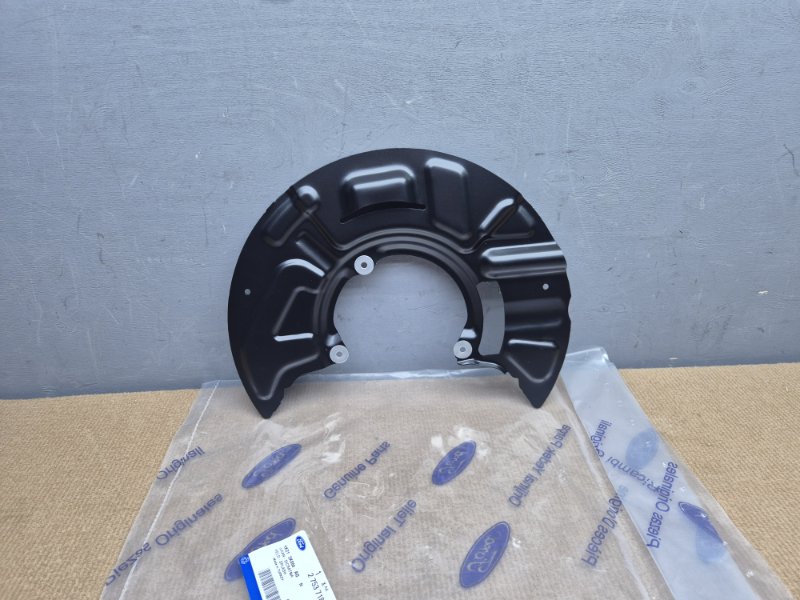 Пыльник тормозного диска Ford Transit 2014+ 2421779 2.2, передний правый